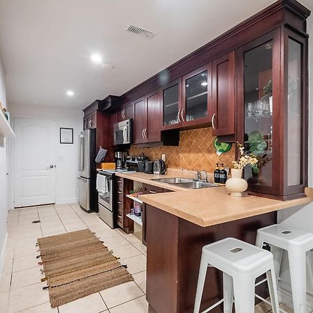 Basement Suite With Private Patio In Davenport Toronto Exterior foto