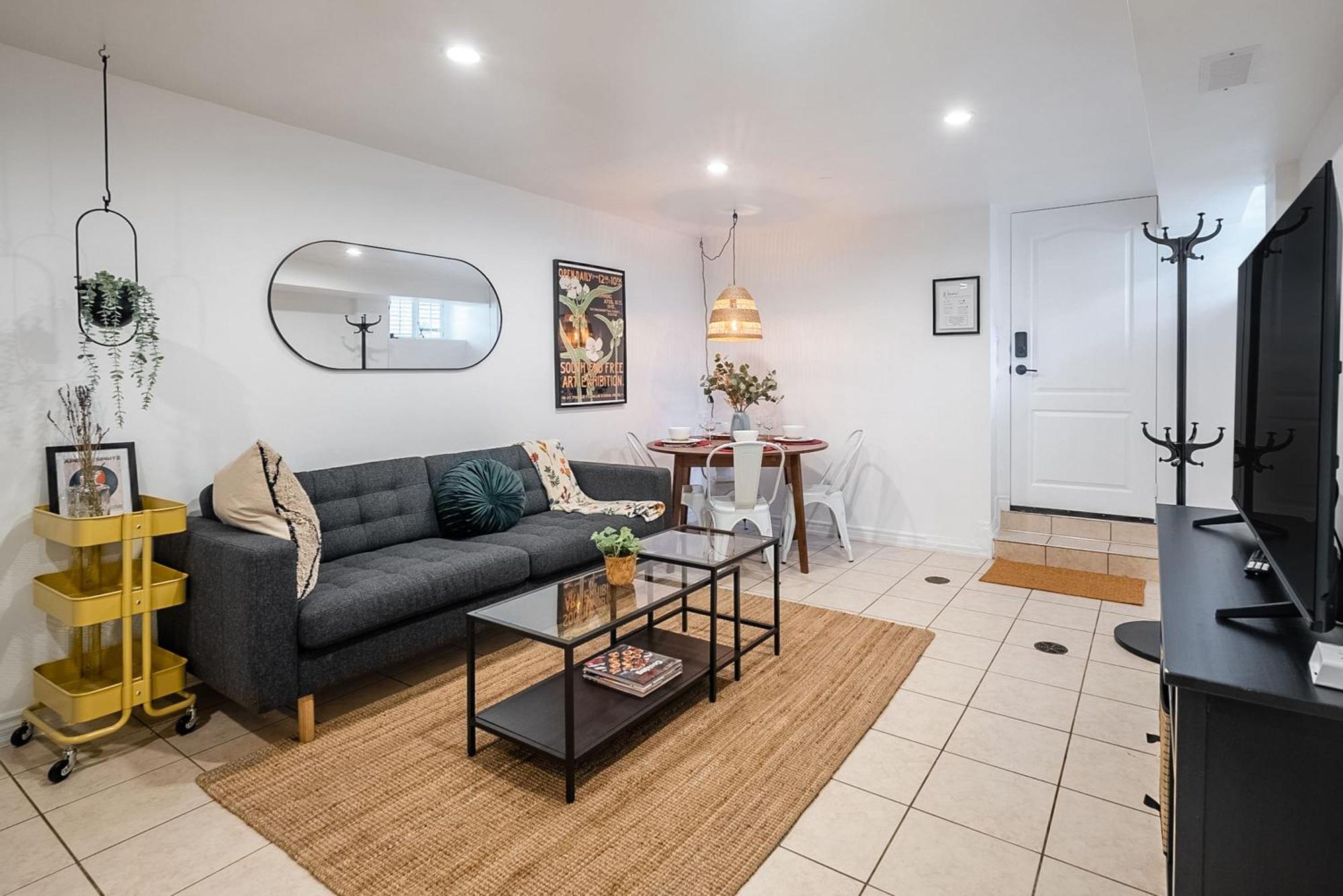 Basement Suite With Private Patio In Davenport Toronto Exterior foto